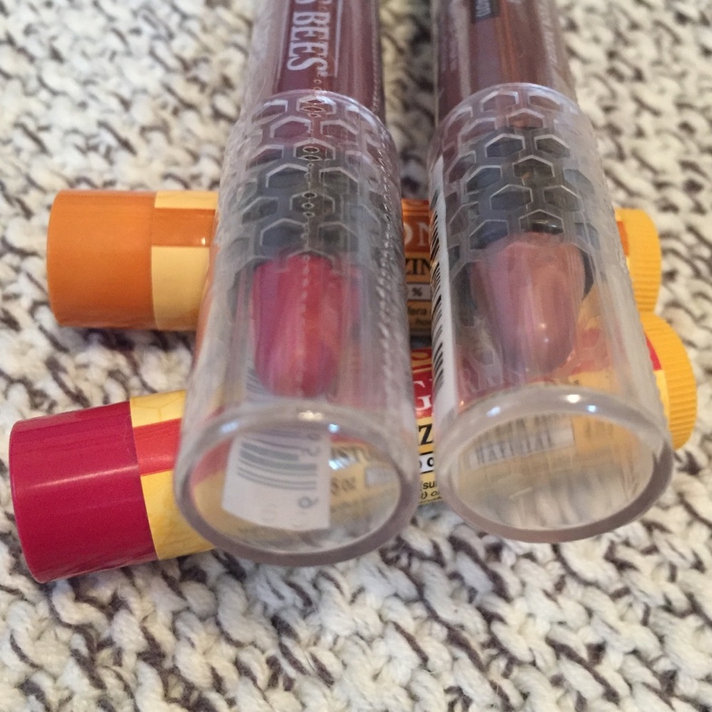 BURT’S BEES LIP BUNDLE - Picture 2 of 3